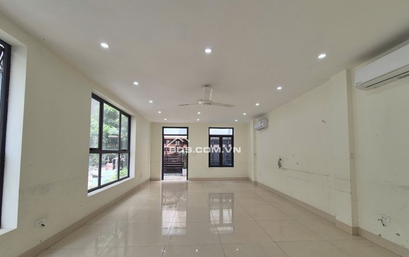 CHO THUÊ NHÀ KĐT LINH ĐÀM THÔNG SÀN, THANG MÁY - VỈA HÈ RỘNG